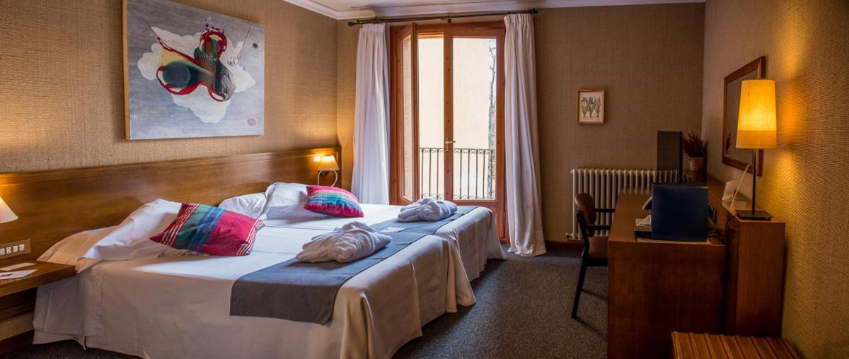 Hotel-Hostal Sport Falset Esterno foto