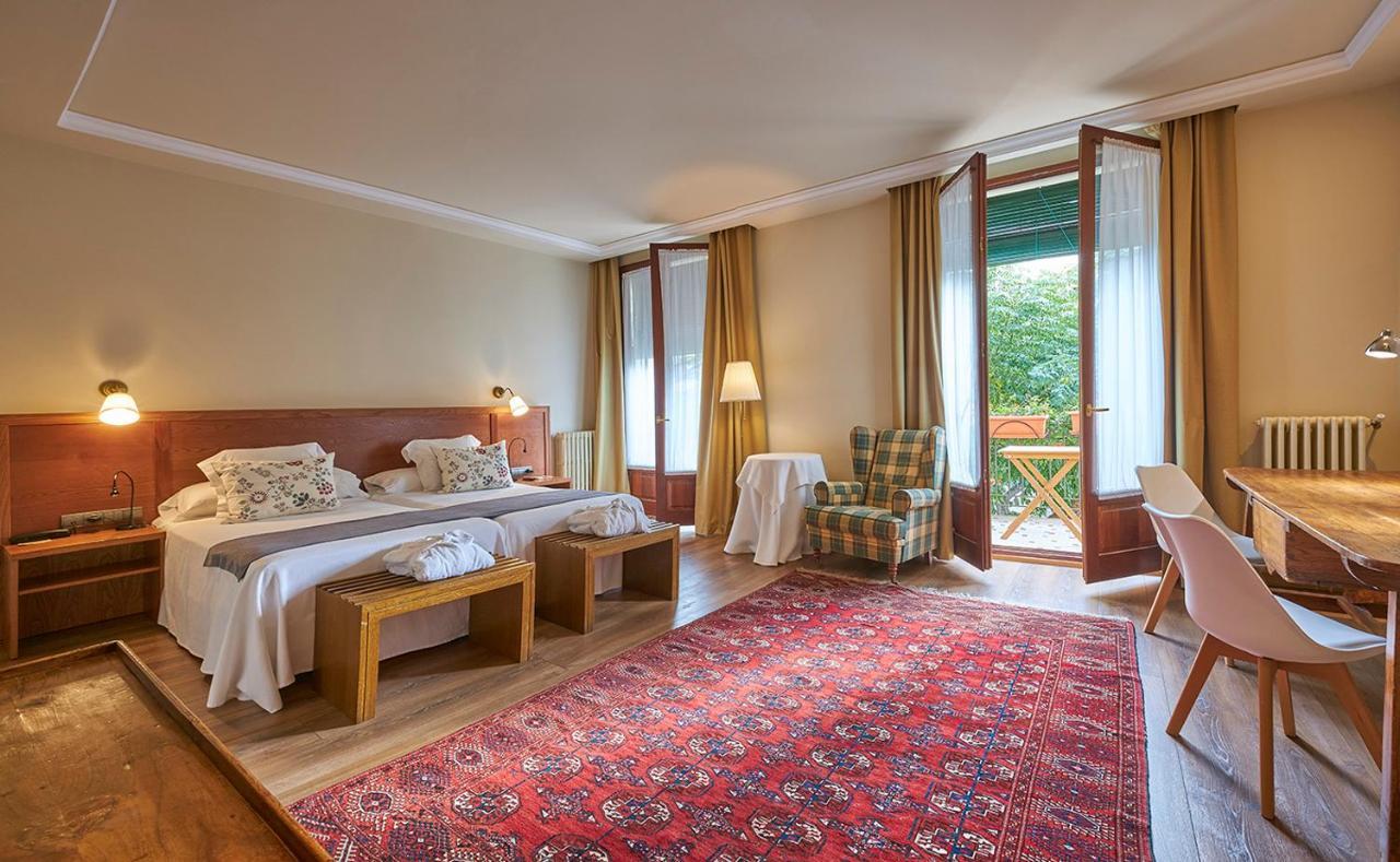 Hotel-Hostal Sport Falset Esterno foto