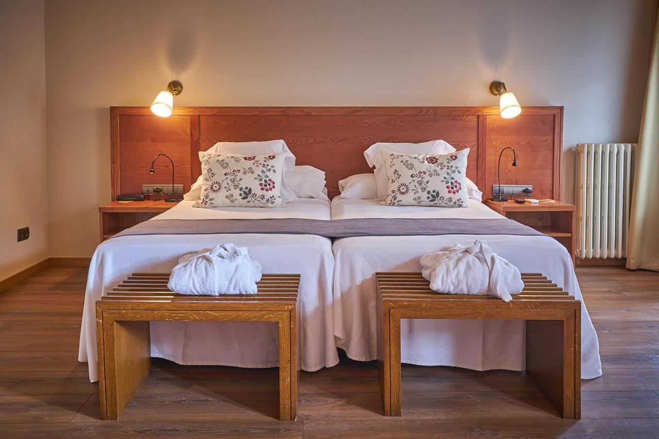 Hotel-Hostal Sport Falset Esterno foto