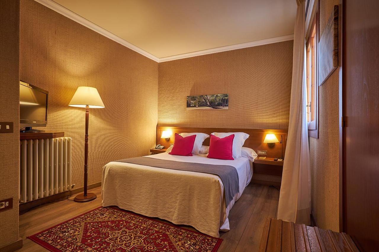 Hotel-Hostal Sport Falset Esterno foto