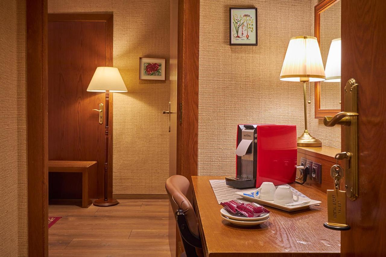 Hotel-Hostal Sport Falset Esterno foto