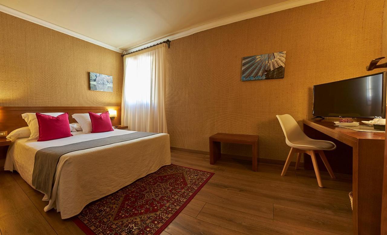 Hotel-Hostal Sport Falset Esterno foto