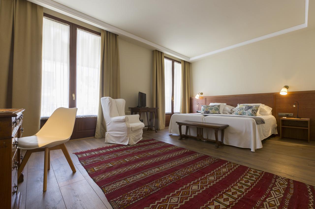 Hotel-Hostal Sport Falset Esterno foto