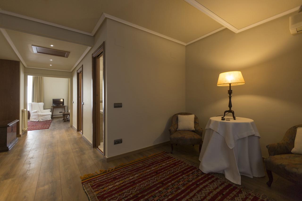 Hotel-Hostal Sport Falset Esterno foto
