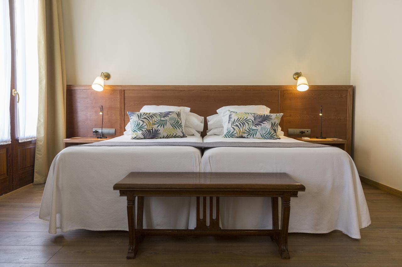 Hotel-Hostal Sport Falset Esterno foto